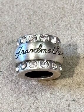 🆕Listing! 🆕 Brighton Grandmother bead Brushed silver Clear crystal edges Retired